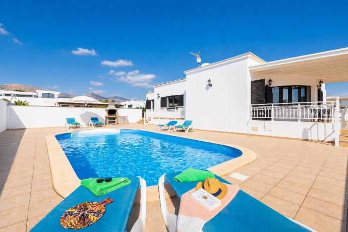 Beautiful villa with private pool and terrace . - Villa Diama . (Photo Gallery) }}