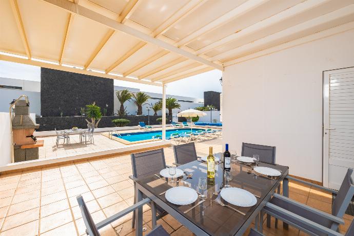 Sheltered terrace area . - Villa Temuime . (Photo Gallery) }}