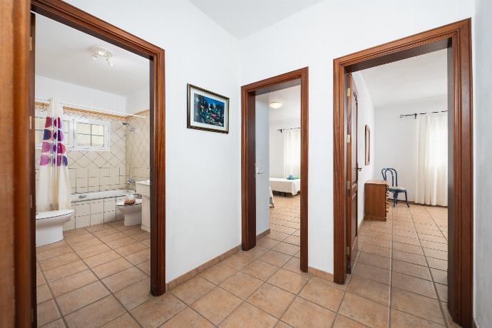 Hallway . - Villa Temuime . (Photo Gallery) }}
