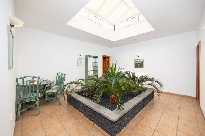  . - Villa Temuime . (Photo Gallery) }}