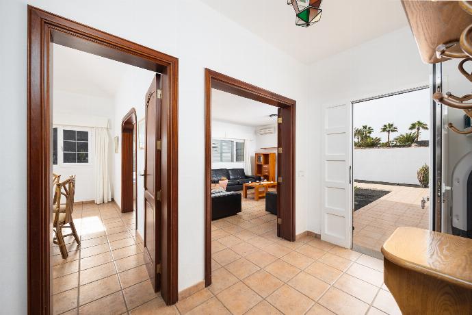 Entrance area . - Villa Temuime . (Photo Gallery) }}