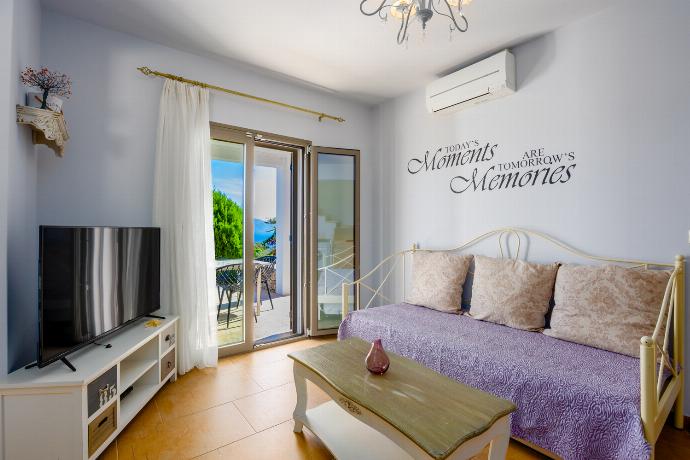  . - Villa Kyklamino . (Photo Gallery) }}