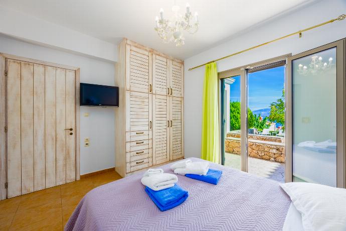  . - Villa Kyklamino . (Photo Gallery) }}