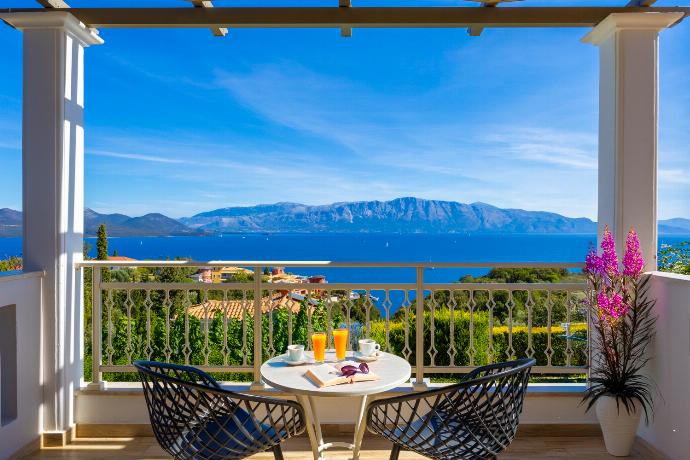  . - Villa Kyklamino . (Photo Gallery) }}