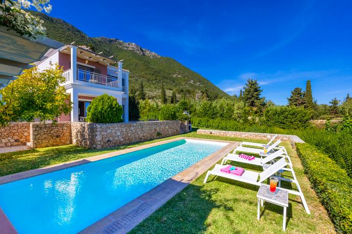  . - Villa Kyklamino . (Photo Gallery) }}