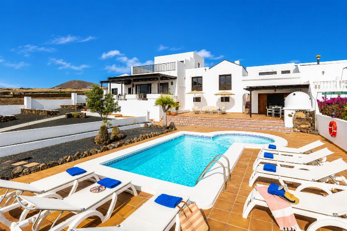 Beautiful villa with private pool and terrace with sea views . - Villa Valiente . (Galería de imágenes) }}