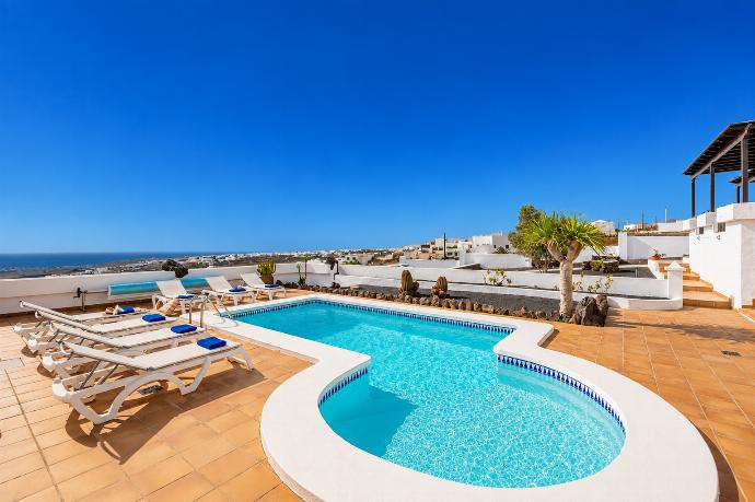 Beautiful villa with private pool and terrace with sea views . - Villa Valiente . (Galería de imágenes) }}