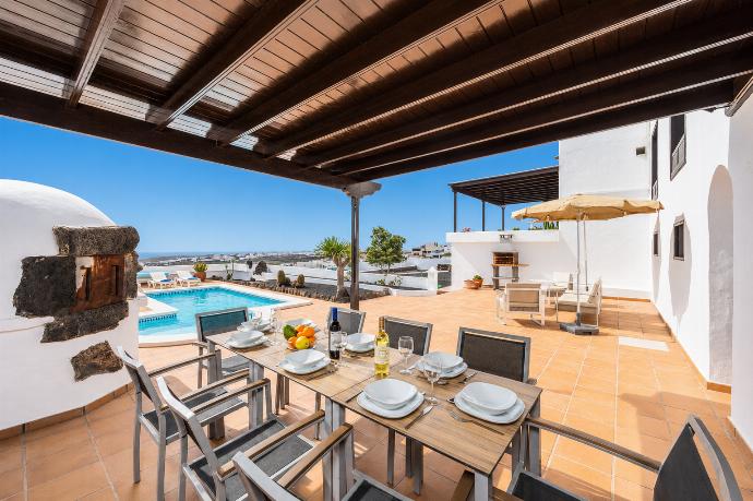 Sheltered terrace area . - Villa Valiente . (Galería de imágenes) }}