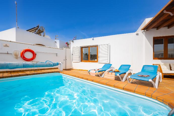 Beautiful villa with private pool and terrace . - Villa Haria . (Галерея фотографий) }}