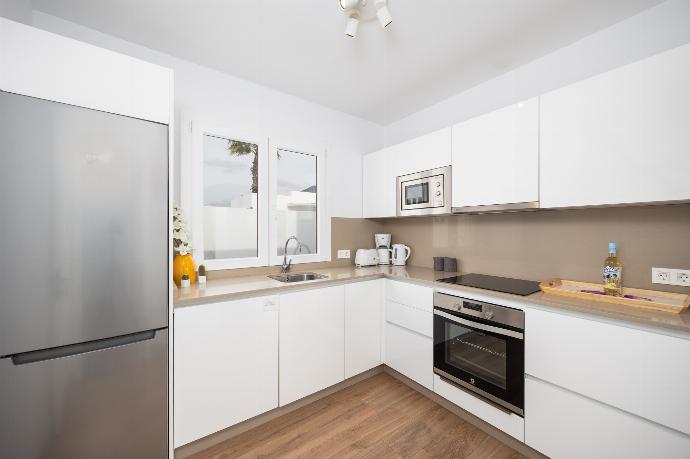 Equipped kitchen . - Villa Haria . (Галерея фотографий) }}
