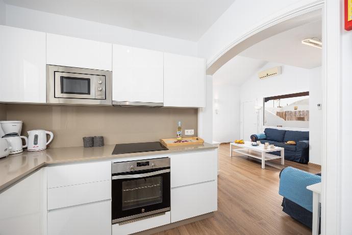 Equipped kitchen . - Villa Haria . (Галерея фотографий) }}