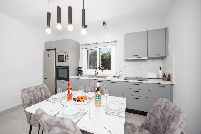 Equipped kitchen . - Villa Tania Dio . (Fotogalerie) }}
