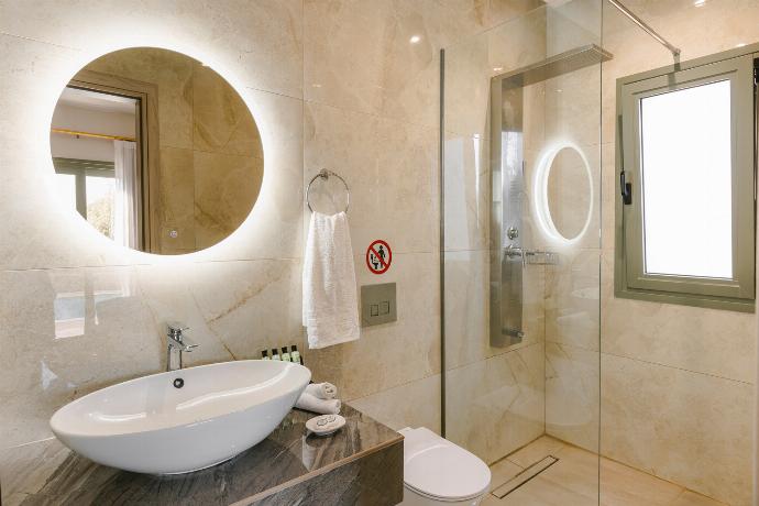  . - Villa Tania Dio . (Photo Gallery) }}