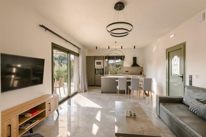  . - Villa Tania Dio . (Photo Gallery) }}