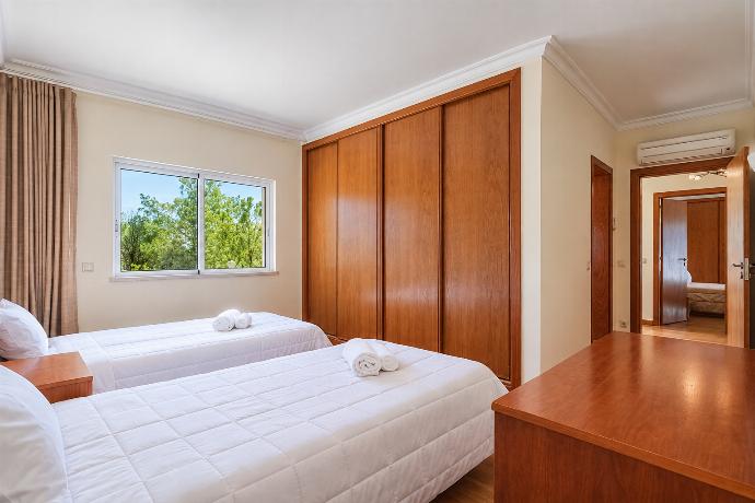 Twin bedroom with en suite bathroom and A/C . - Villa Coute Real . (Fotogalerie) }}