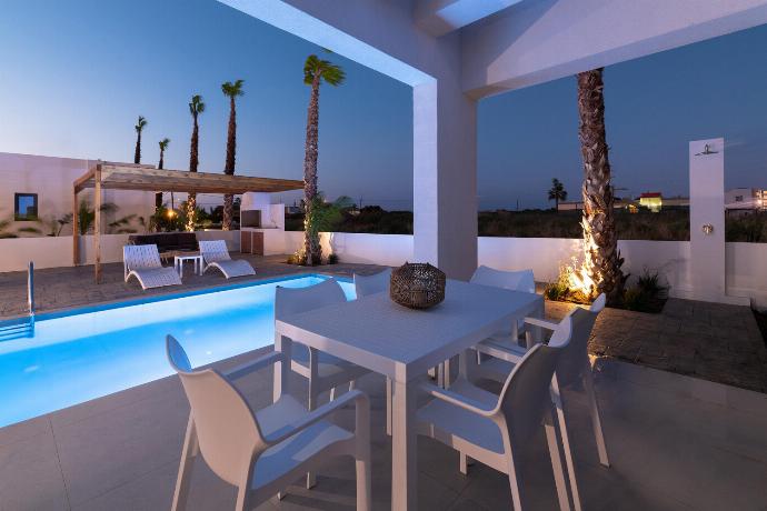 Night view . - Villa Salty Sun 2 . (Photo Gallery) }}