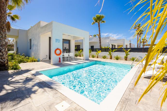 Beautiful villa with private pool and terrace . - Villa Salty Sun 2 . (Photo Gallery) }}