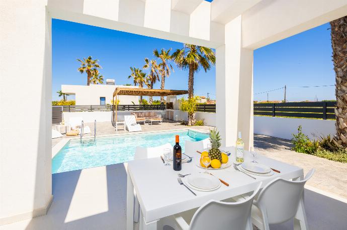 Terrace area . - Villa Salty Sun 2 . (Photo Gallery) }}