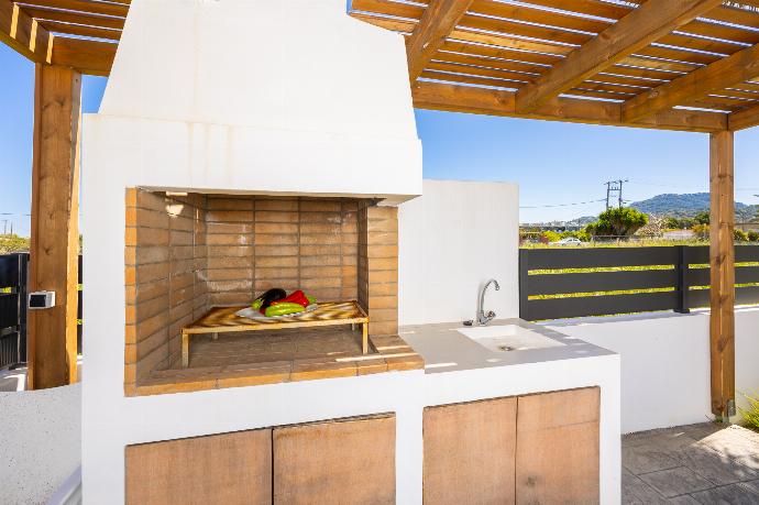BBQ area . - Villa Salty Sun 2 . (Photo Gallery) }}