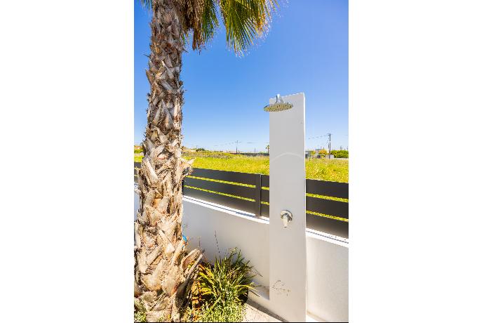 Outdoor shower . - Villa Salty Sun 2 . (Photo Gallery) }}