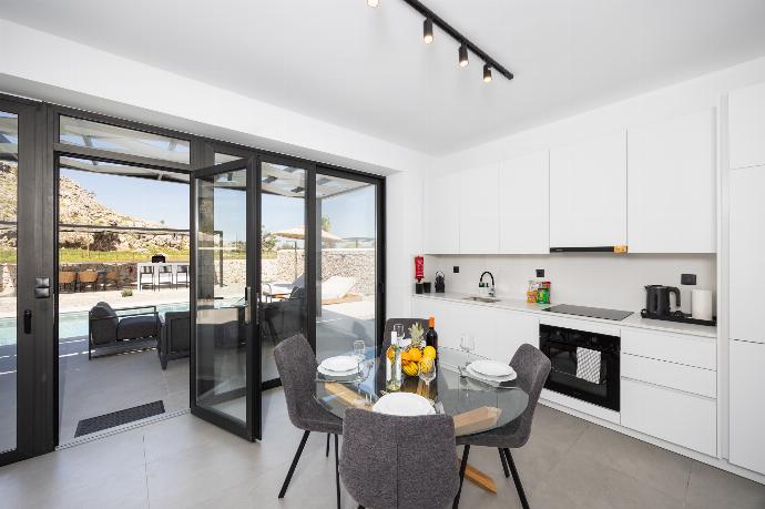 Equipped kitchen . - Villa 10 Hozan . (Photo Gallery) }}