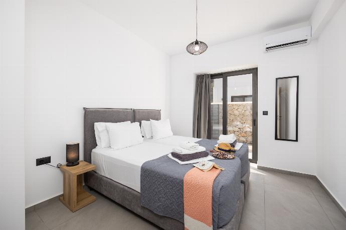 Twin bedroom with A/C . - Villa 10 Hozan . (Photo Gallery) }}