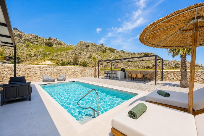 Private pool and terrace . - Villa 11 Satori . (Photo Gallery) }}