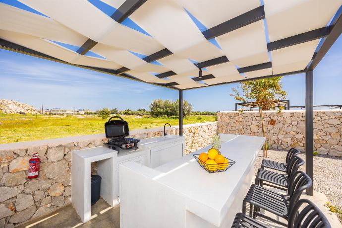 Sheltered terrace area . - Villa 12 Chado . (Photo Gallery) }}