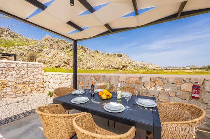 Sheltered terrace area . - Villa 12 Chado . (Photo Gallery) }}