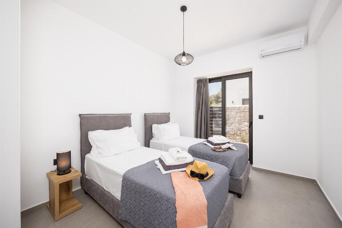 Twin bedroom with A/C . - Villa 12 Chado . (Photo Gallery) }}