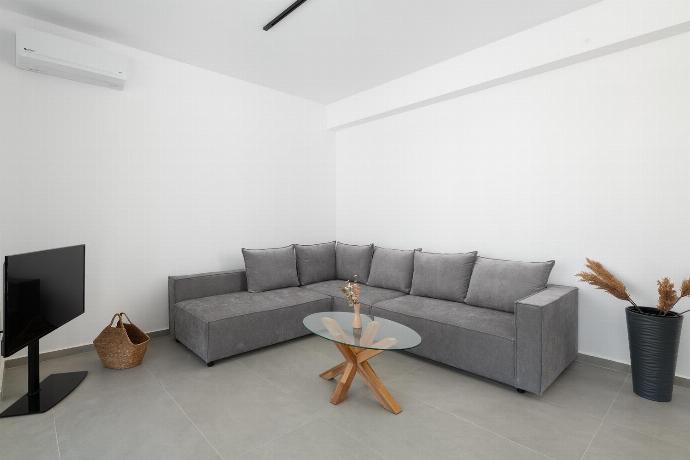  . - Villa 13 Zendo . (Photo Gallery) }}