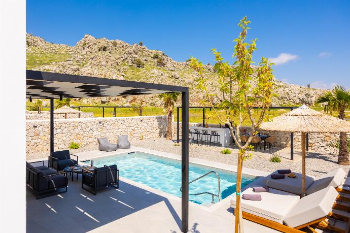 Private pool and terrace . - Villa 13 Zendo . (Galería de imágenes) }}