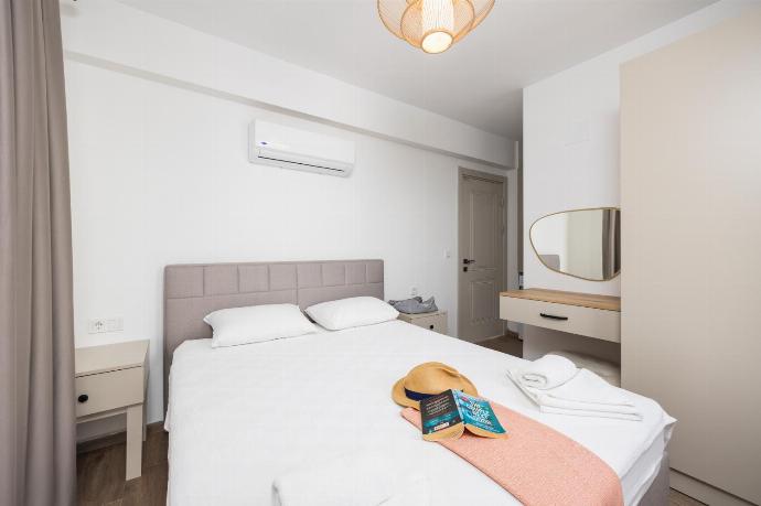 Double bedroom with en suite bathroom and A/C . - Villa Lidya . (Photo Gallery) }}