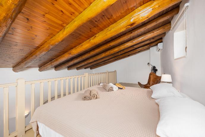 Annex: bedroom on mezzanine with double bed and A/C . - Villa Nafsika . (Photo Gallery) }}