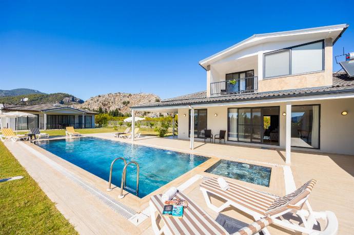 Beautiful villa with private pool, terrace, and garden . - Villa Tolga . (Photo Gallery) }}
