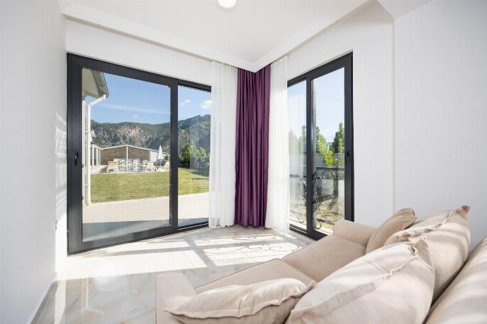 Annex: double bedroom with en suite bathroom and A/C . - Villa Tolga . (Photo Gallery) }}