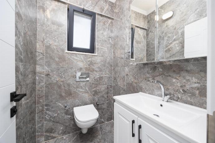 Annex: family W/C . - Villa Tolga . (Photo Gallery) }}