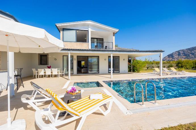 Beautiful villa with private pool, terrace, and garden . - Villa Funda . (Photo Gallery) }}