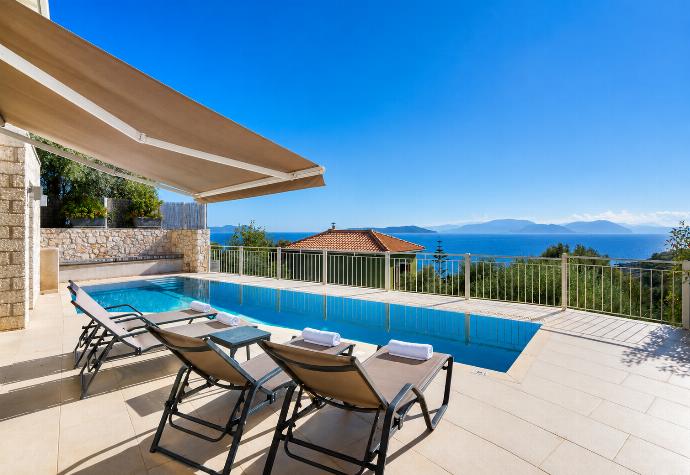 Private pool and terrace . - Villa Cohili . (Galleria fotografica) }}