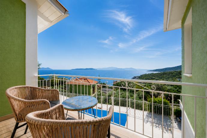 Terrace area . - Villa Cohili . (Galleria fotografica) }}