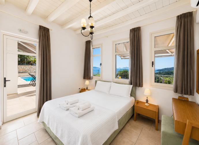 Double bedroom with A/C . - Villa Cohili . (Galleria fotografica) }}