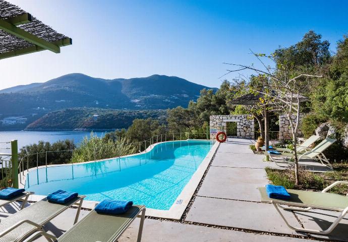  . - Villa Anemus . (Photo Gallery) }}