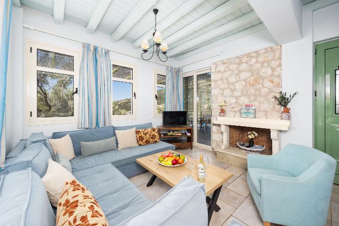  . - Villa Anemus . (Photo Gallery) }}