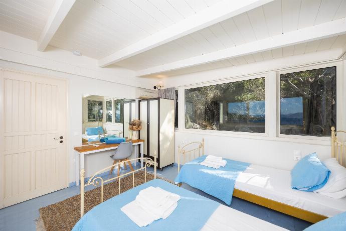 Twin bedroom with A/C . - Villa Anemus . (Photo Gallery) }}