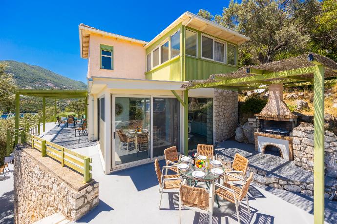 Terrace area . - Villa Anemus . (Photo Gallery) }}