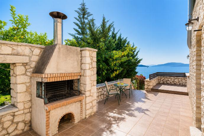 BBQ area . - Villa Pelagos Kyma . (Galería de imágenes) }}