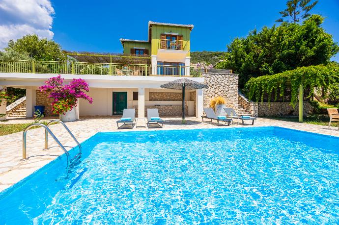 Beautiful villa with private pool and terrace with sea views . - Villa Pelagos Kyma . (Γκαλερί Φωτογραφιών) }}