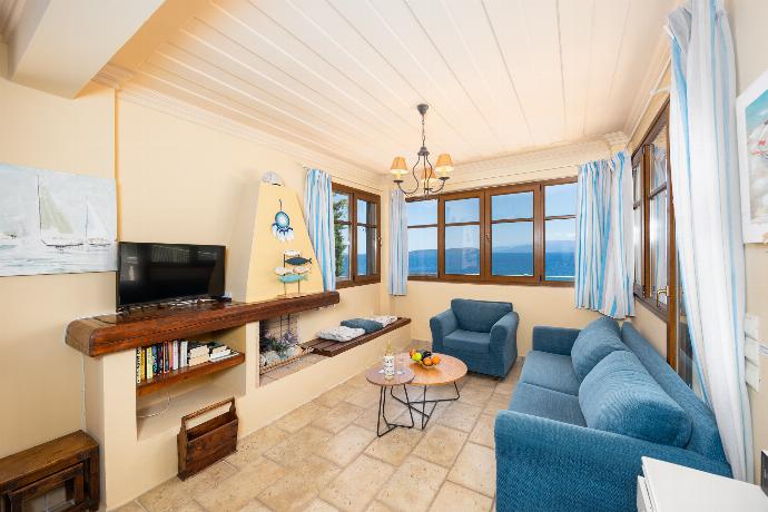 Open-plan living room with sofa, dining area, kitchen, A/C, WiFi internet, and satellite TV . - Villa Pelagos Kyma . (Γκαλερί Φωτογραφιών) }}