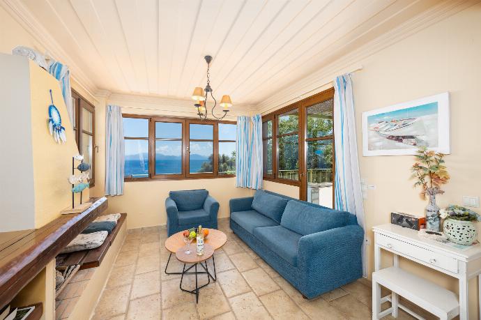 Open-plan living room with sofa, dining area, kitchen, A/C, WiFi internet, and satellite TV . - Villa Pelagos Kyma . (Γκαλερί Φωτογραφιών) }}