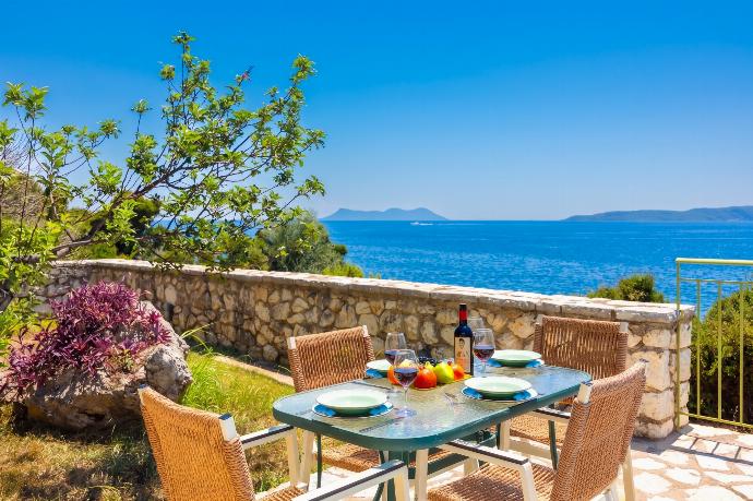 Terrace area with sea views . - Villa Pelagos Kyma . (Γκαλερί Φωτογραφιών) }}